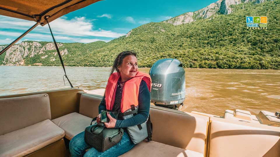 Cazanele Dunarii - Plimbari cu barca